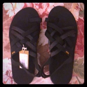 Teva voya strapping sandals